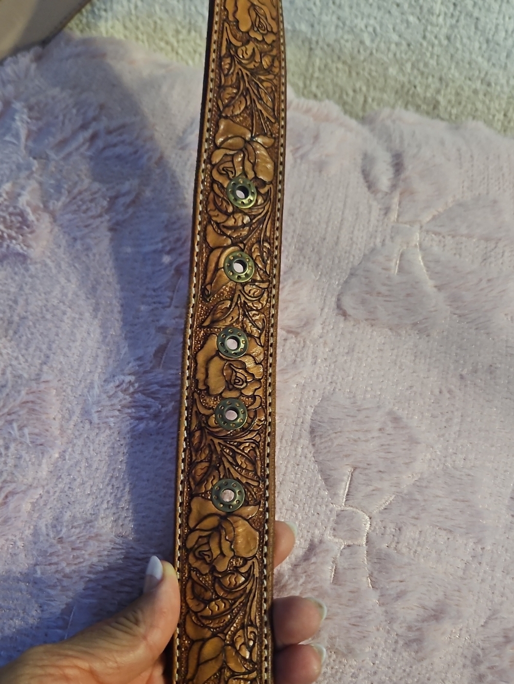 Hand-Tooled Floral Leather Belt in Tan 34" - Picture 3 of 6